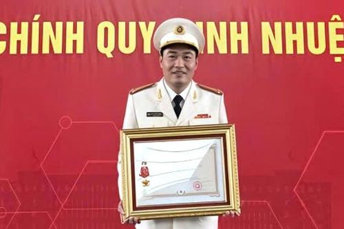 Đại tá Bùi Chiến Thắng, Phó Giám đốc Công an tỉnh Bắc Ninh được trao tặng Huân chương Chiến công hạng Nhì
