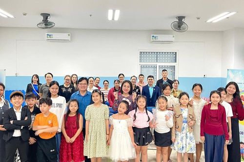 Ra mắt Đội ca Vàng Anh