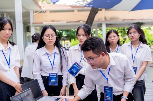 Người trẻ sáng tạo công cụ hỗ trợ giáo dục