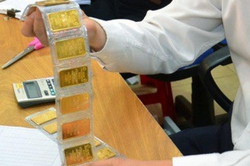 Giá vàng hôm nay 16/12/2025: Đồng loạt giảm tới 1,6 triệu đồng