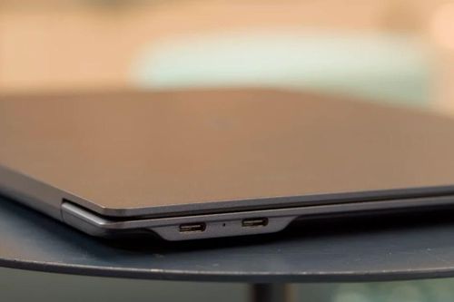 LG Gram SuperSlim 2024: Nhẹ kỷ lục nhưng hiệu năng bị giới hạn