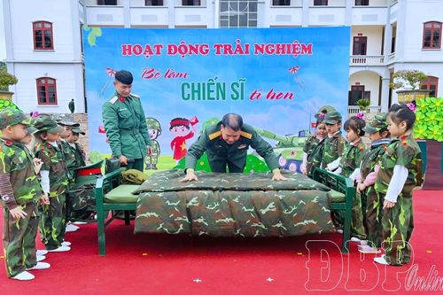 Sôi nổi hoạt động trải nghiệm 'Bé làm chiến sĩ tí hon'