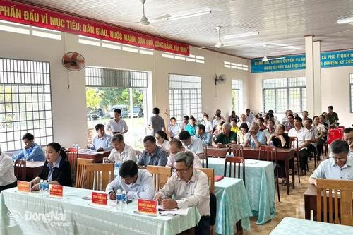 Đại biểu Quốc hội tiếp xúc với cử tri xã Tà Lài