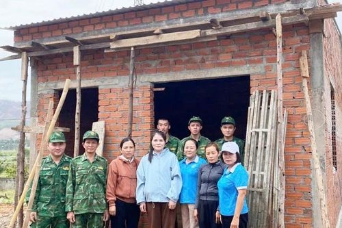 Nghĩa tình người lính quân hàm xanh