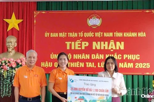 Ủy ban MTTQ Việt Nam tỉnh tiếp nhận kinh phí và hàng hóa hỗ trợ Nhân dân khắc phục thiệt hại do mưa lũ