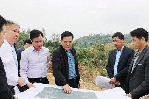Phó Chủ tịch UBND tỉnh Vũ Việt Văn kiểm tra tiến độ các dự án tại xã Lương Sơn và Liên Sơn