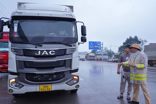 Xử lý nhiều trường hợp vi phạm ATGT tại nút giao Quốc lộ 9 và cao tốc Vạn Ninh - Cam Lộ