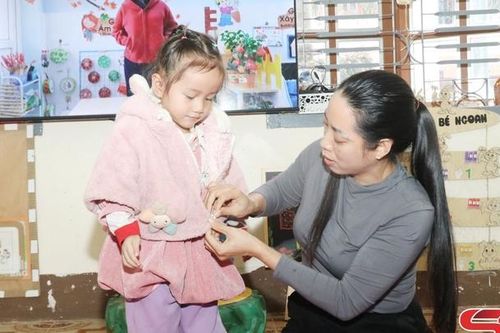 Giữ ấm cho học sinh trong những ngày giá rét