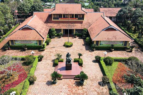 Tiếng thơ vượt thời gian