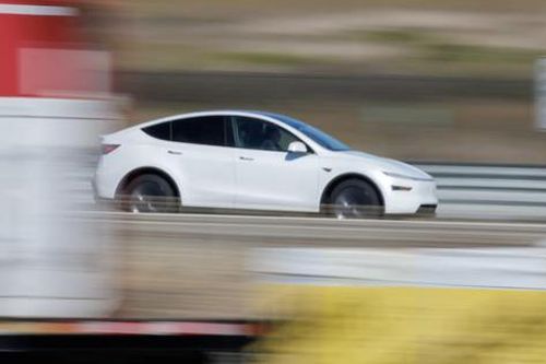 Cổ phiếu Tesla tăng mức cao nhất trong một năm sau thông báo của CEO Elon Musk