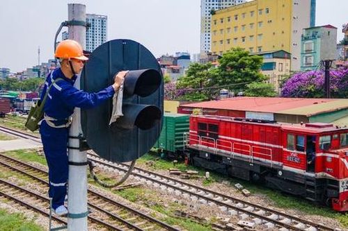 Bộ Xây dựng ban hành 8 quy chuẩn kỹ thuật quốc gia về đường sắt
