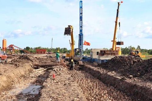 Đôn đốc thi công cao tốc Cà Mau - Đất Mũi, miền cực Nam của Tổ quốc