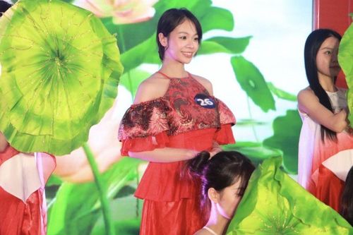 Tôn vinh vẻ đẹp nữ sinh tại Sơ khảo Duyên dáng Ngoại thương 2025