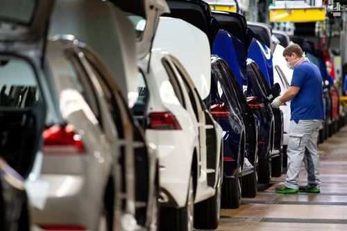 EU sẽ lùi thời gian cấm xe xăng dầu sang năm 2040