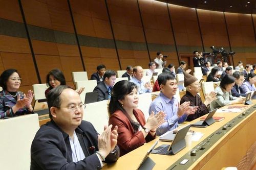 Đặt lợi ích của nhân dân vào trung tâm mọi quyết sách