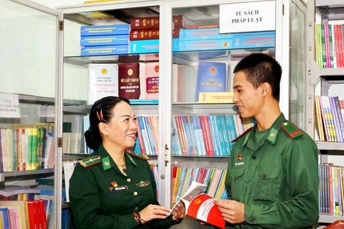 Đưa pháp luật đến gần bộ đội từ 'thư viện nhỏ'