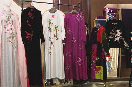 Tinh hoa thêu tay tỏa sáng trên áo dài Việt