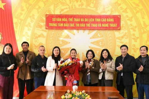 Phường Nùng Trí Cao biểu dương võ sĩ Phụng Mùi Nhình đoạt Huy chương Bạc bộ môn Jujitsu SEA Games 33
