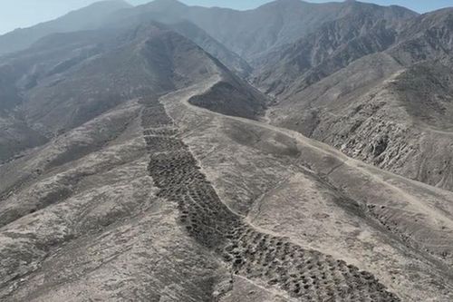 Bí mật về 5.200 chiếc hố trên dãy Andes dần hé lộ