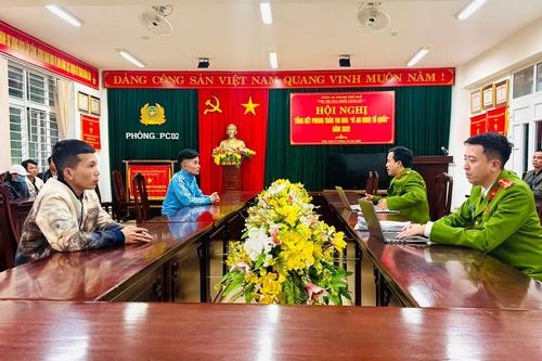 Đột kích quán cà phê, bắt quả tang 18 đối tượng đang sát phạt