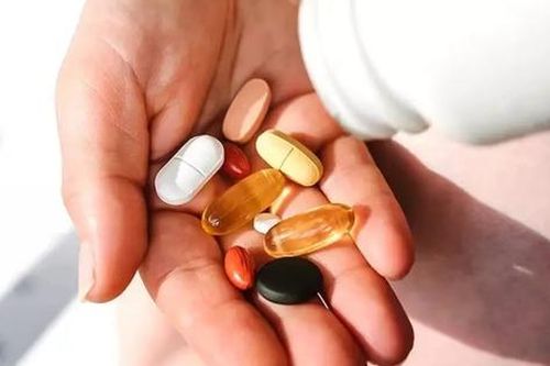 Ai được hưởng lợi từ việc uống vitamin tổng hợp mỗi ngày?