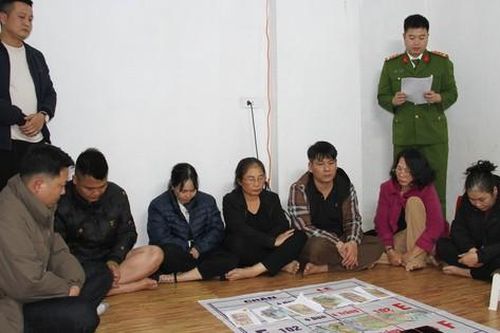 Bắt quả tang nhóm người đánh bạc qua mạng bằng hình thức 'xóc đĩa'