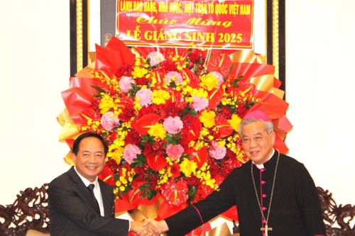 Trưởng Ban Tuyên giáo và Dân vận Trung ương Trịnh Văn Quyết chúc mừng Lễ Giáng sinh tại TP Hồ Chí Minh