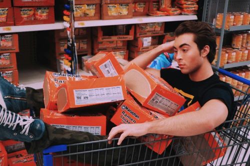 Căn bệnh 'lạm phát chi tiêu' vét sạch ví người trẻ thế nào?