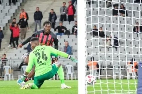Onana lại hóa trò hề