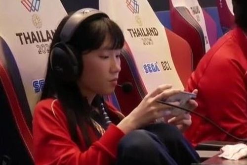 Nữ tuyển thủ Liên Quân Việt Nam có dáng ngồi gây sốt MXH Thái Lan