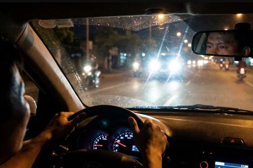Chuyên gia chỉ cách tránh tai nạn khi gặp xe ngược chiều ban đêm