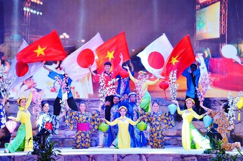 Xây giá trị, chống tiêu cực trong thời kỳ hội nhập