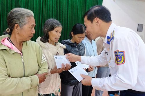 Vùng Cảnh sát biển 2 chia sẻ nghĩa tình với đồng bào dân tộc, tôn giáo dịp Giáng sinh