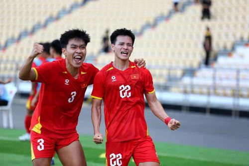 Trung vệ Lý Đức: Thế hệ đàn anh đã vô địch trên Rajamangala thì chúng tôi cũng phải làm được