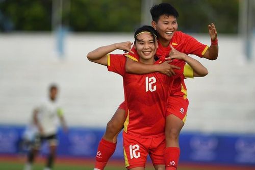 Tin nóng bóng đá Việt Nam hôm nay 17/12: Đội tuyển nữ Việt Nam hưng phấn tranh HCV SEA Games 33; 'Cháy vé' trận chung kết giữa U22 Việt Nam và U22 Thái Lan