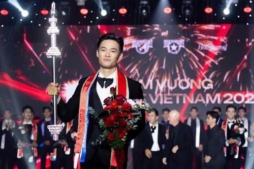 Trần Tiến Dũng đăng quang nam vương Manhunt Vietnam 2025