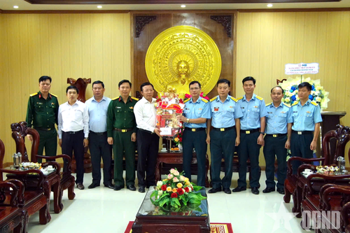 Phó chủ tịch UBND tỉnh Khánh Hòa thăm, chúc mừng Sư đoàn 377