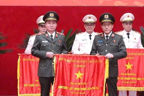 Công an Phú Thọ đón nhận Cờ thi đua xuất sắc của Chính phủ