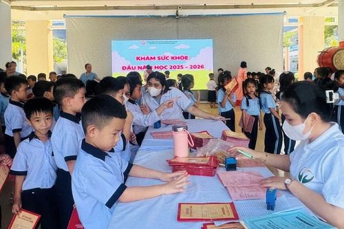 Học sinh TPHCM được cấp BHYT miễn phí: Gánh nặng giảm, niềm tin tăng