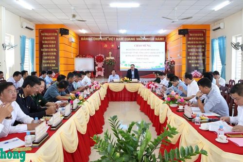 Khảo sát, làm việc về mở, nâng cấp cửa khẩu quốc tế đường bộ và đường sông Khánh Bình