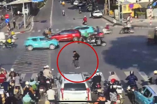 Camera AI theo dấu cụ ông đi lạc ở Hà Nội
