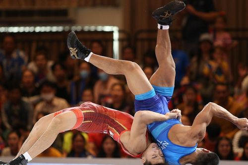 SEA Games ngày 17/12: Vật xung trận, chờ 'mưa' HCV