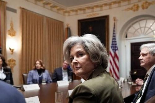 Phản ứng của ông Trump khi bị trợ lý mô tả 'có tính cách của người nghiện rượu'