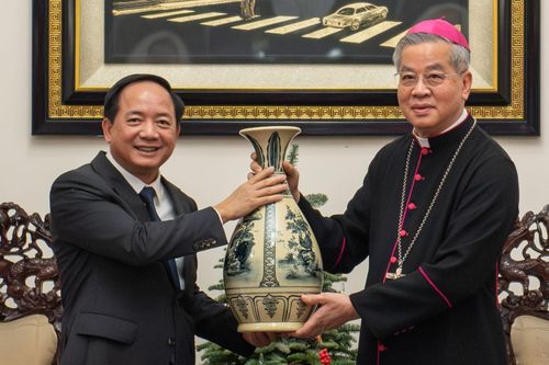 Trưởng Ban Tuyên giáo và Dân vận TƯ thăm, chúc mừng Giáng sinh các cơ sở tôn giáo tại TPHCM