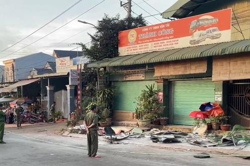 Xe lu mất phanh trôi tự do, tông tử vong người phụ nữ đi bộ trên đường