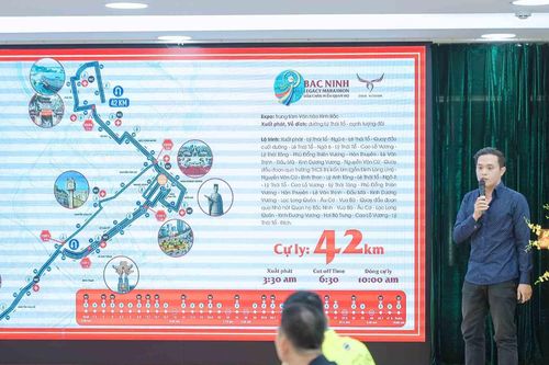 Hơn 5000 runner chạy qua miền di sản quan họ Bắc Ninh