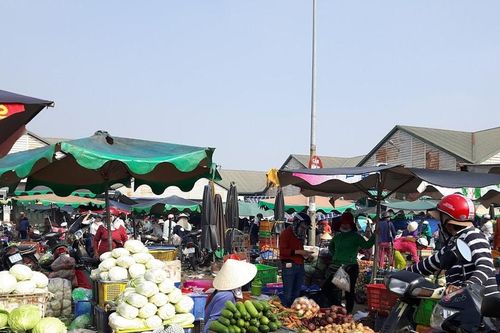 Giá ớt tại TP.HCM tăng vọt lên 160.000 đồng/kg, ngược chiều rau xanh