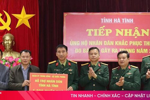Bộ Quốc phòng trao 1.300 suất quà cho người dân vùng lũ Hà Tĩnh
