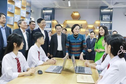 Phó Thủ tướng Phạm Thị Thanh Trà: Phòng học STEM giúp 'học đi đôi với hành'