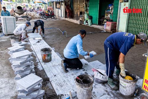 TP Hồ Chí Minh 'thay áo' mới cho vỉa hè